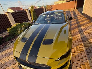2018 Ford Mustang VI Рестайлинг, зелёный, 2500000 рублей, вид 3