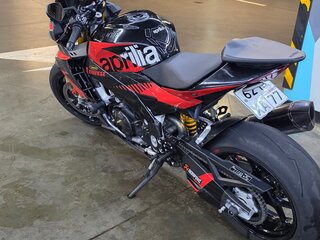 2023 Aprilia Tuono V4, чёрный, 1800000 рублей, вид 2