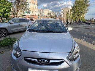 2011 Hyundai Solaris I, серебристый, 650000 рублей, вид 2