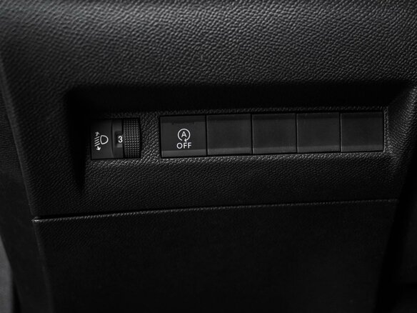 2021 Peugeot 2008 II, белый, 1829000 рублей - вид 21