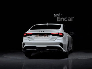 2023 Kia K3 II Рестайлинг, белый, 1900000 рублей, вид 4