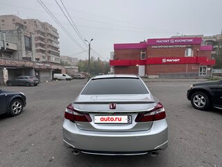 2013 Honda Accord IX, серебристый, 1400000 рублей, вид 3