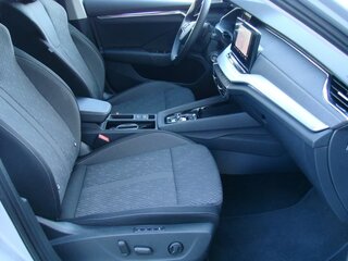 2024 Skoda Octavia IV (A8), серебристый, 3658000 рублей, вид 4