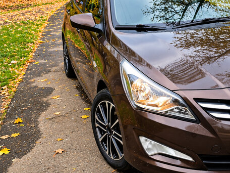 2014 Hyundai Solaris I, коричневый, 870000 рублей, вид 2