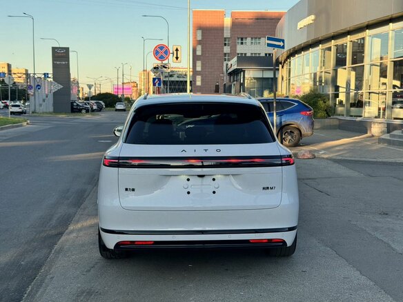 2026 Aito M7 53.4 kWh II, белый, 9550000 рублей - вид 5