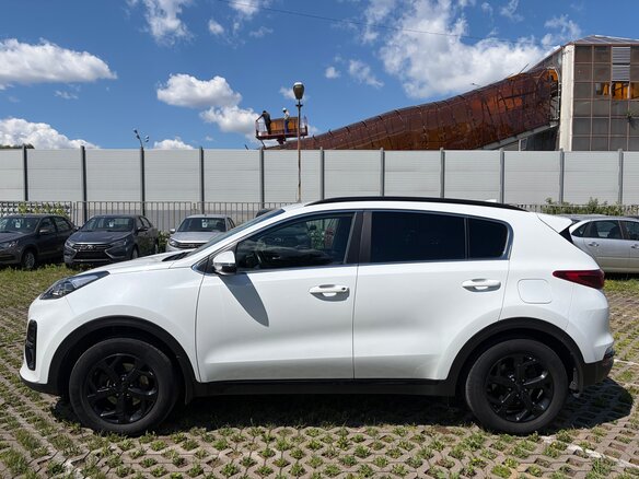 2021 Kia Sportage IV Рестайлинг, белый, 2490000 рублей - вид 7
