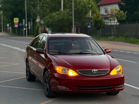 2001 Toyota Camry V (XV30), красный, 800000 рублей - вид 2