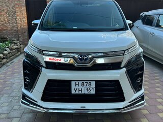 2021 Toyota Voxy III (R80) Рестайлинг, белый, 2700000 рублей, вид 4