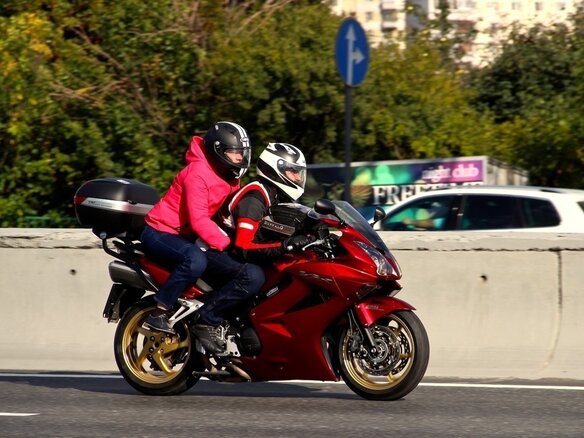 2010 Honda VFR 800, красный, 600000 рублей - вид 3