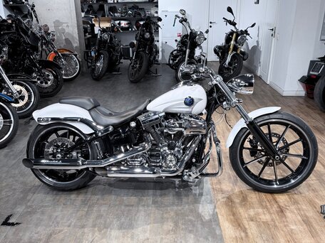 2016 Harley-Davidson Breakout, белый, 1799000 рублей, вид 4