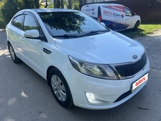 2012 Kia Rio 4-speed III, белый, 750000 рублей, вид 1