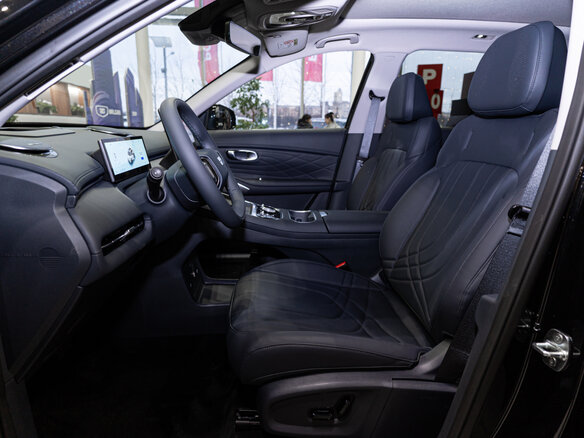 2025 Geely EX5 Гибрид EM-i, чёрный - вид 15
