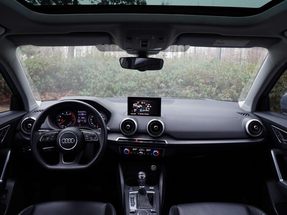 2021 Audi Q2 L 35 TFSI I Рестайлинг, серый, 1585000 рублей - вид 4
