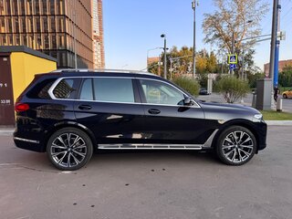 2021 BMW X7 40i I (G07), чёрный, 9650000 рублей, вид 3