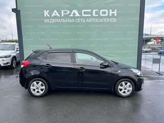 2015 Kia Rio III Рестайлинг, чёрный, 900000 рублей, вид 4