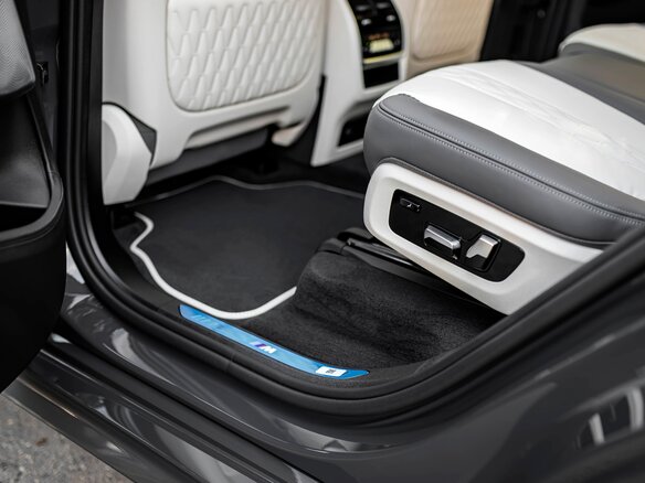 2026 BMW X7 40d I (G07) Рестайлинг, серый, 18190000 рублей - вид 30