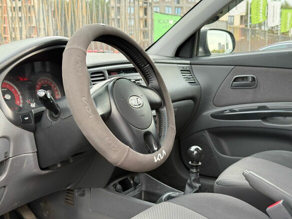 2011 Kia Rio II Рестайлинг, серебристый, 549000 рублей - вид 11