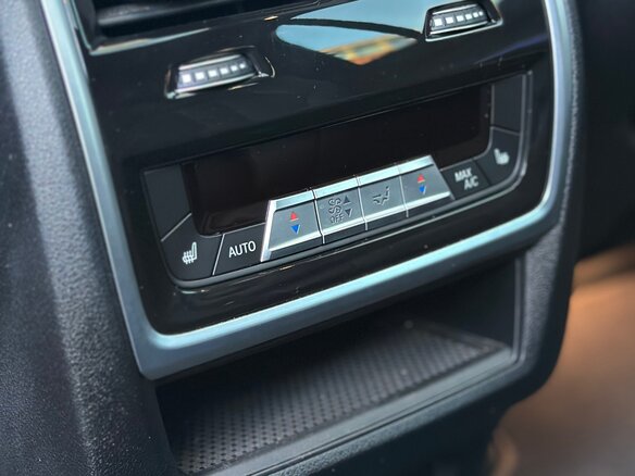 2023 BMW X7 40d I (G07) Рестайлинг, серый - вид 14