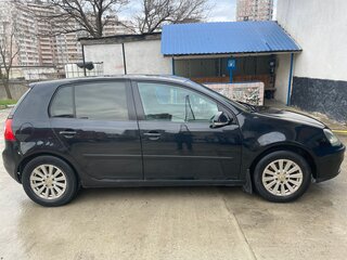 2004 Volkswagen Golf V, чёрный, 390000 рублей, вид 3