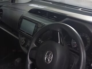 2018 Toyota Vitz III (XP130) Рестайлинг 2, белый, 1100000 рублей, вид 5