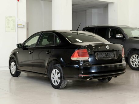 2016 Volkswagen Polo V Рестайлинг, чёрный, 700000 рублей, вид 4