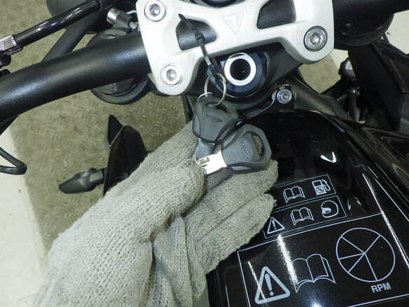 2025 Triumph Street Triple, чёрный, 1299000 рублей - вид 27