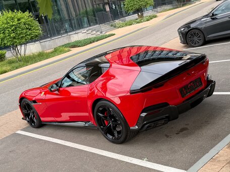 2025 Ferrari 12Cilindri, красный, 58400000 рублей, вид 5