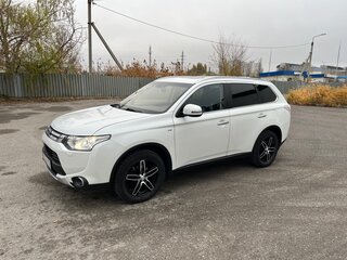 2014 Mitsubishi Outlander III Рестайлинг, белый, 2100000 рублей, вид 1