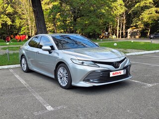 2019 Toyota Camry VIII (XV70), серебристый, 3500000 рублей, вид 3