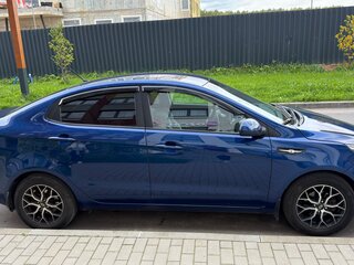 2015 Kia Rio III Рестайлинг, синий, 839999 рублей, вид 5