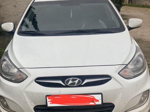2013 Hyundai Solaris I, белый, 1100000 рублей - вид 2