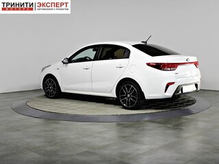 2018 Kia Rio IV, белый, 1337000 рублей, вид 4