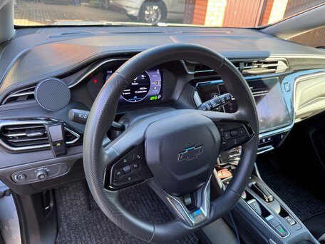 2023 Chevrolet Bolt I Рестайлинг, серый, 2950000 рублей, вид 5