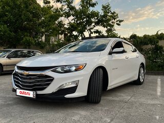 2019 Chevrolet Malibu IX Рестайлинг, белый, 1400000 рублей, вид 1