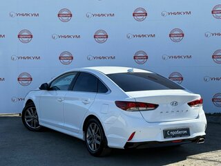 2019 Hyundai Sonata VII (LF) Рестайлинг, белый, 1845000 рублей, вид 3