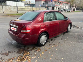 2010 Nissan Tiida I Рестайлинг, красный, 230000 рублей, вид 4