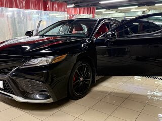 2021 Toyota Camry US Market VIII (XV70) Рестайлинг, чёрный, 2950000 рублей, вид 2