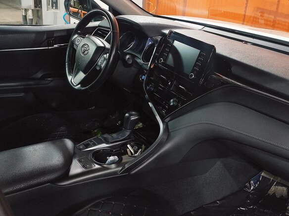 2021 Toyota Camry VIII (XV70) Рестайлинг, белый, 3350000 рублей - вид 12