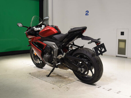 2024 Triumph Daytona 660, красный, 917400 рублей, вид 5