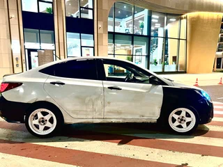 2013 Hyundai Solaris I, белый, 350000 рублей, вид 4