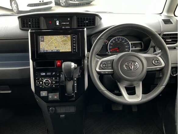 2023 Toyota Roomy I Рестайлинг, белый, 900000 рублей - вид 9