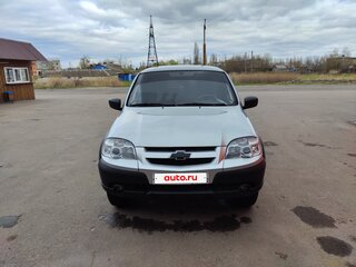 2014 Chevrolet Niva I Рестайлинг, серебристый, 650000 рублей, вид 2