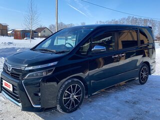2020 Toyota Voxy III (R80) Рестайлинг, чёрный, 2800000 рублей, вид 3