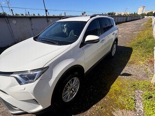 2017 Toyota RAV4 IV (XA40) Рестайлинг, белый, 3000000 рублей, вид 2
