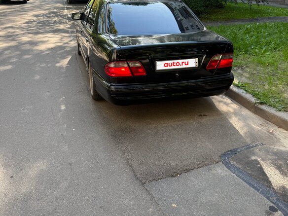 1999 Mercedes-Benz E-Класс 320 II (W210, S210) Рестайлинг, чёрный, 670000 рублей - вид 4