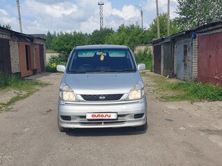 2000 Nissan Serena II (C24), серебристый, 380000 рублей, вид 3