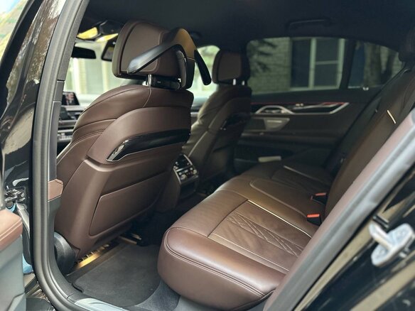 2020 BMW 7 серии 730d xDrive VI (G11/G12) Рестайлинг, чёрный, 8500000 рублей - вид 32