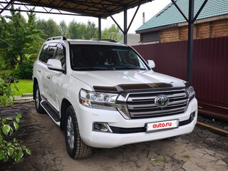 2016 Toyota Land Cruiser 200 Series Рестайлинг 2, белый, 7300000 рублей, вид 3