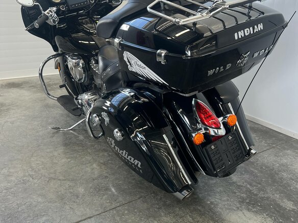 2017 Indian Chieftain, чёрный, 1349000 рублей - вид 3