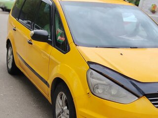 2014 Ford Galaxy II Рестайлинг, жёлтый, 600000 рублей, вид 3